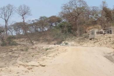 बूढीतोला सडकखण्ड भासिएको १० महिनापछि मर्मत गरिँदै